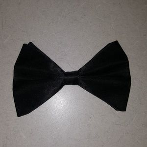 Clip on black bow tie